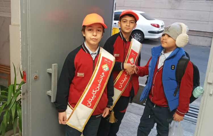 تیم خوشامدگویی طرح چهارخانه گروه قرمز 5