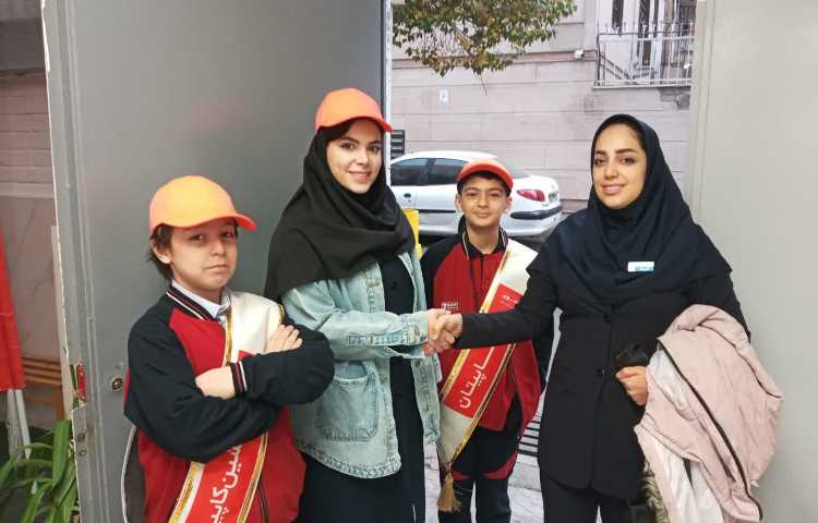 تیم خوشامدگویی طرح چهارخانه گروه قرمز