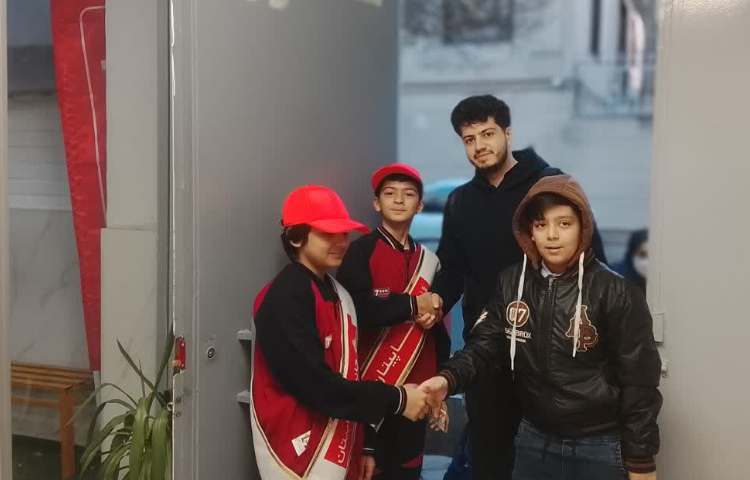 تیم خوشامدگویی طرح چهارخانه گروه قرمز