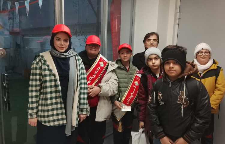 تیم خوشامدگویی طرح چهارخانه گروه قرمز