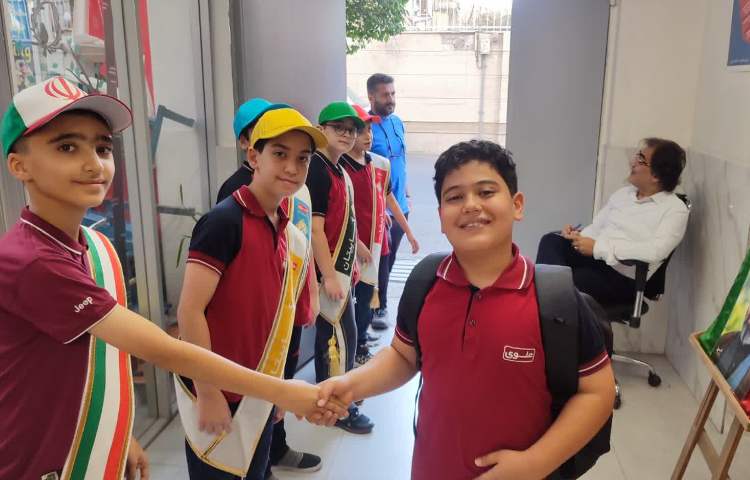 تیم خوش آمد گویی طرح چهارخانه همه گروه ها 3