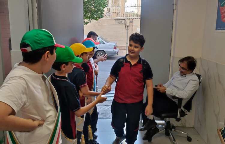 تیم خوش آمد گویی طرح چهارخانه همه گروه ها 4