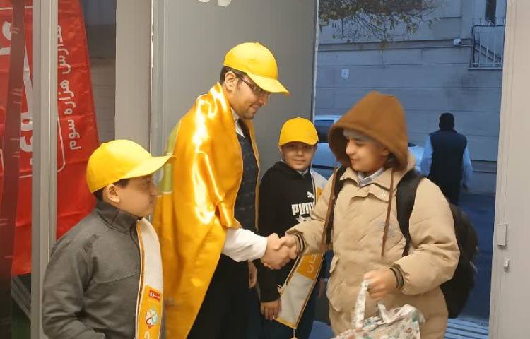 تیم خوش آمد گویی طرح چهارخانه گروه زرد 3