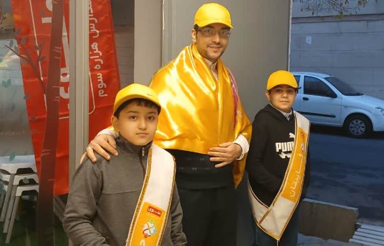 تیم خوش آمد گویی طرح چهارخانه گروه زرد