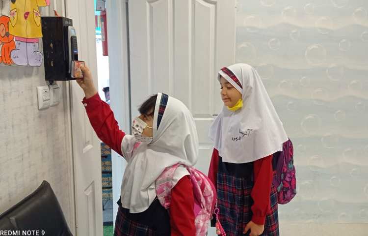 ثبت کارت تردد هنگام ورود و خروج دانش آموزان 3