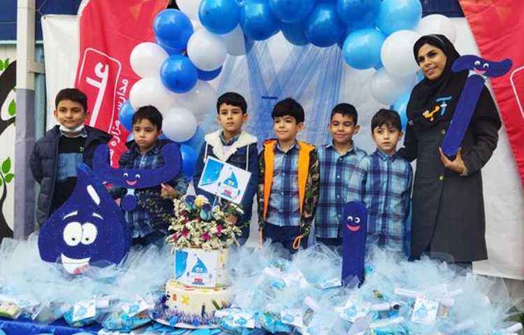 جشن آب دانش آموزان پایه اول دبستان 2