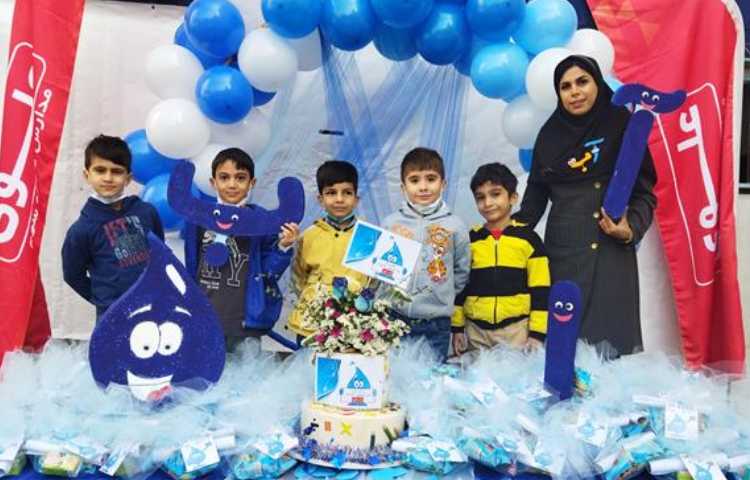 جشن آب دانش آموزان پایه اول دبستان 3