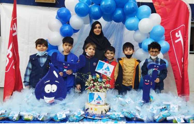 جشن آب دانش آموزان پایه اول دبستان