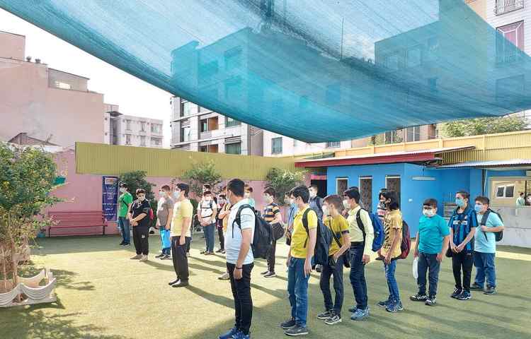 جشن آشنایی با مدرسه دانش آموزان پایه هفتم 1