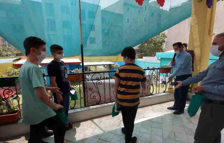 جشن آشنایی با مدرسه دانش آموزان پایه هفتم 32