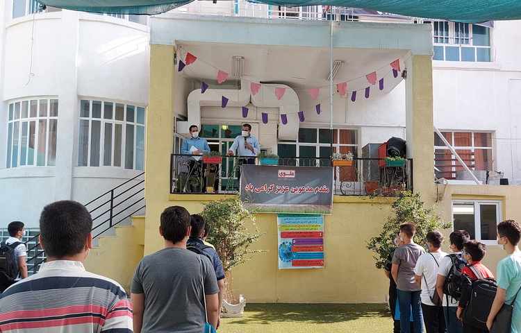 جشن آشنایی با مدرسه دانش آموزان پایه هفتم 7