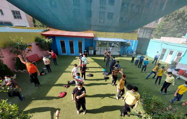 جشن آشنایی با مدرسه دانش آموزان پایه هفتم 8