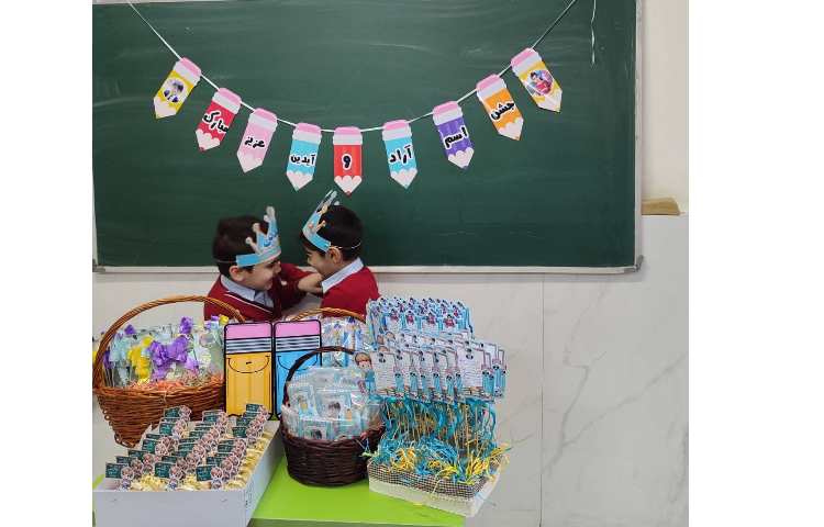 جشن اسم ( آراد، آیدین) در کلاس برگزار شد. 1