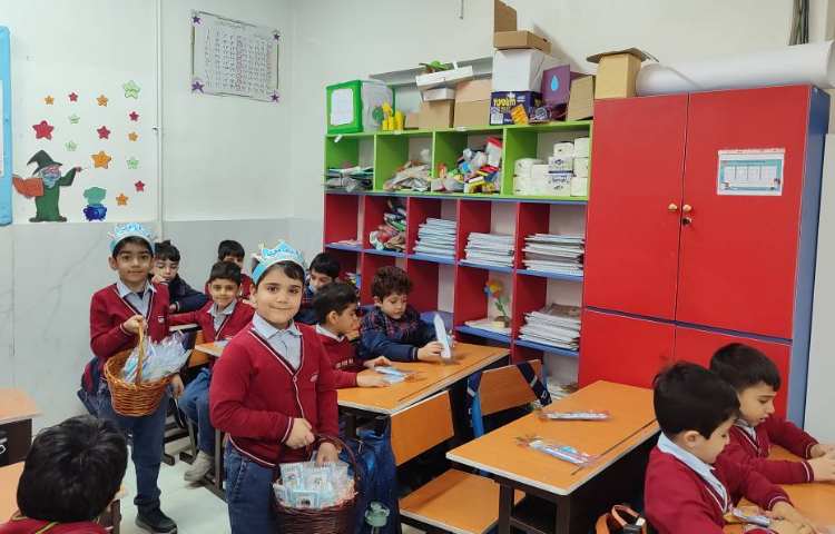 جشن اسم ( آراد، آیدین) در کلاس برگزار شد. 9