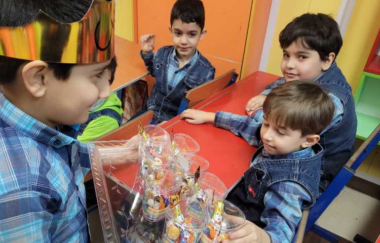 :جشن اسم آقای آرش رجایی، کلاس انگور 7