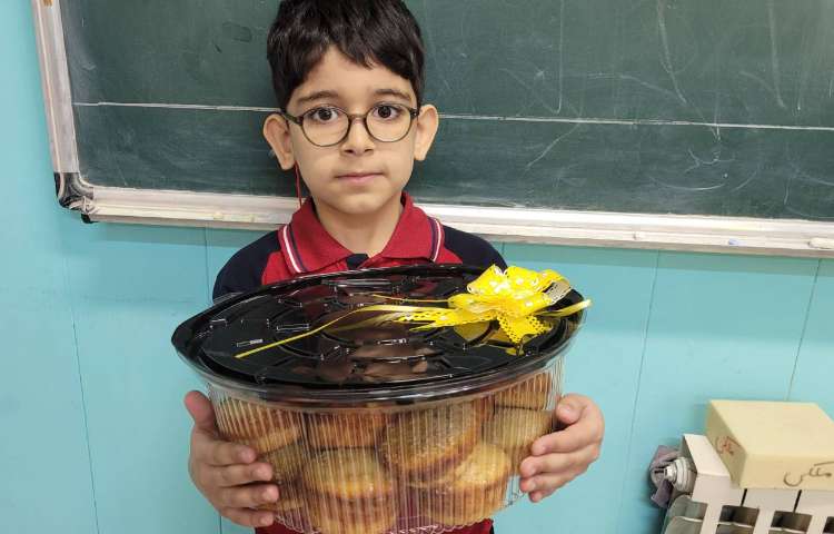 جشن اسم آقای امیرمحمود با تشکر از خانواده ی عزیز شهبازی نیا 1