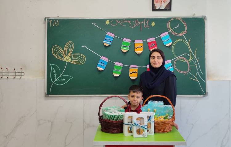 جشن اسم ( امیررضا، اهورا) در کلاس برگزار شد. 3