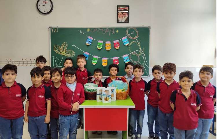 جشن اسم ( امیررضا، اهورا) در کلاس برگزار شد. 4