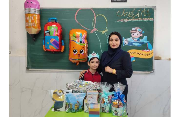 جشن اسم ( امیرعلی‌اصغری،موسوی،صابر) در کلاس برگزار شد. 3