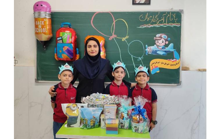 جشن اسم ( امیرعلی‌اصغری،موسوی،صابر) در کلاس برگزار شد. 5