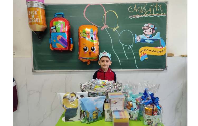 جشن اسم ( امیرعلی‌اصغری،موسوی،صابر) در کلاس برگزار شد. 6