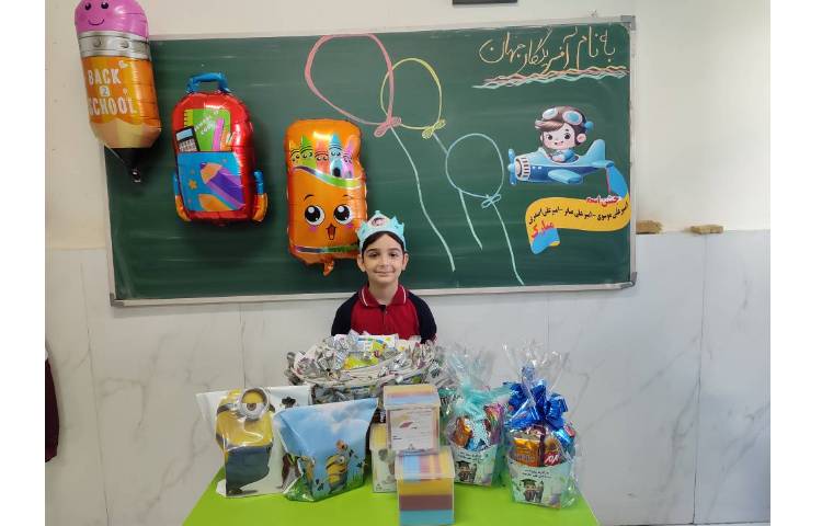 جشن اسم ( امیرعلی‌اصغری،موسوی،صابر) در کلاس برگزار شد. 7