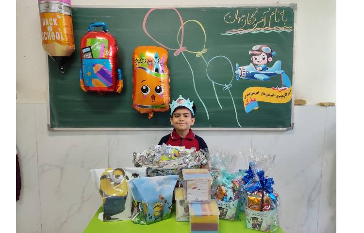 جشن اسم ( امیرعلی‌اصغری،موسوی،صابر) در کلاس برگزار شد. 8