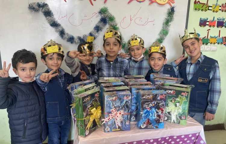 جشن اسم دانش آموزان پایه اول دبستان علوی 2