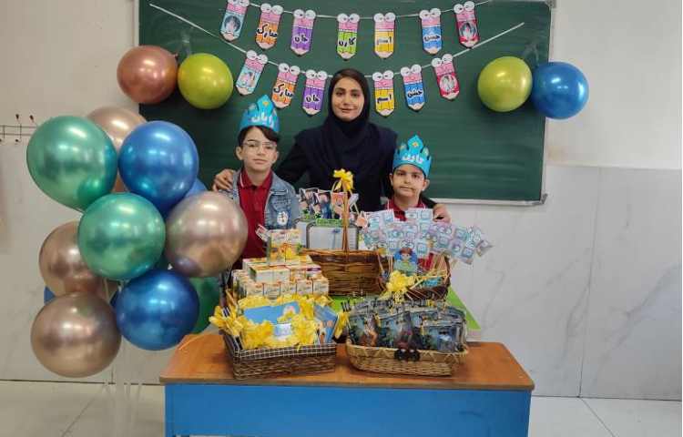 جشن اسم ( رایان،کارن) در کلاس برگزارشد 1