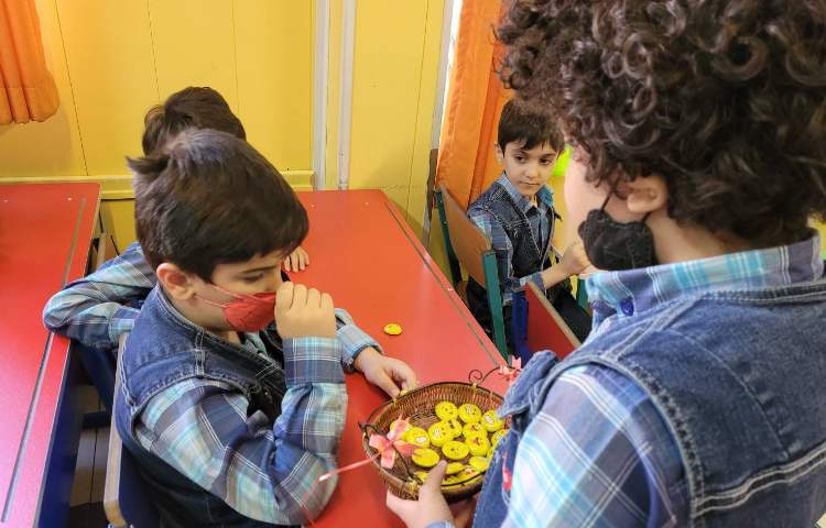 :جشن اسم مادر آقای مانی حسینی،خانم "فاطمه" 4