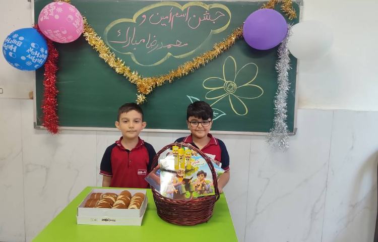 جشن اسم ( محمدرضا،امین) در کلاس برگزار شد. 4