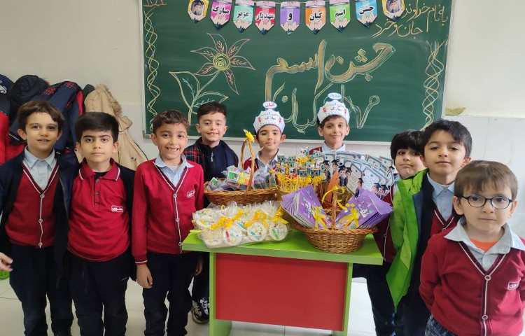 جشن اسم ( مهدیار،کیان) در کلاس برگزارشد. 6