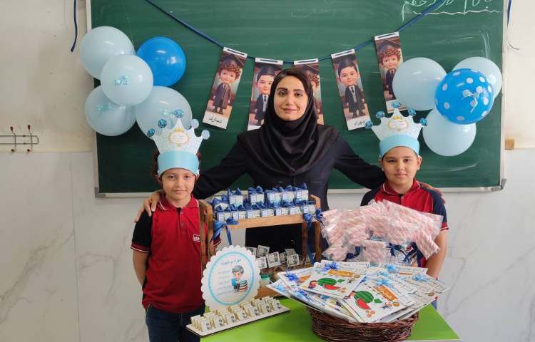 جشن اسم ( مهراد،شهراد) در کلاس برگزارشد. 2