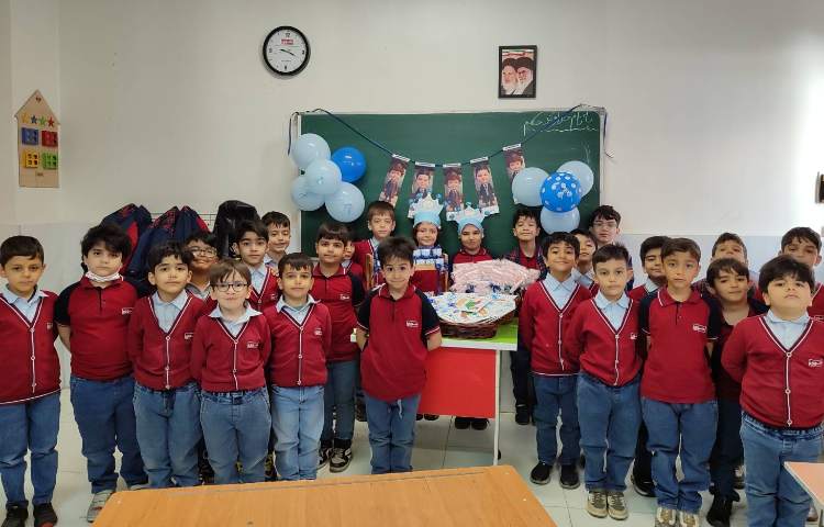 جشن اسم ( مهراد،شهراد) در کلاس برگزارشد. 7