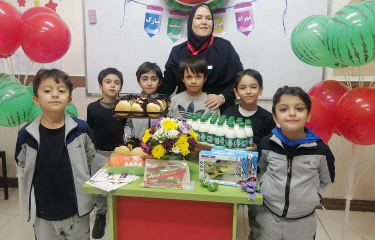 جشن اسم مهراد جان و اهدای یادگاری درس "‌ه" مهتاب توسط مهراد جان 1