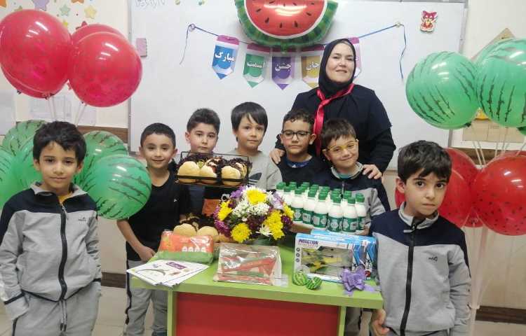 جشن اسم مهراد جان و اهدای یادگاری درس "‌ه" مهتاب توسط مهراد جان 3