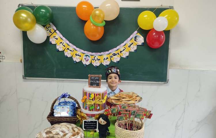 جشن اسم (ویهان ، سام) درکلاس برگزارشد. 3