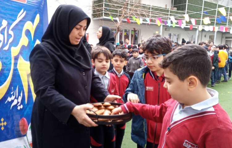 جشن انقلاب و اهدا جوایز برگزیدگان مسابقات هنری و علمی 18