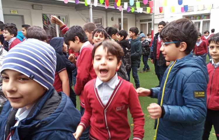 جشن انقلاب و اهدا جوایز برگزیدگان مسابقات هنری و علمی 7