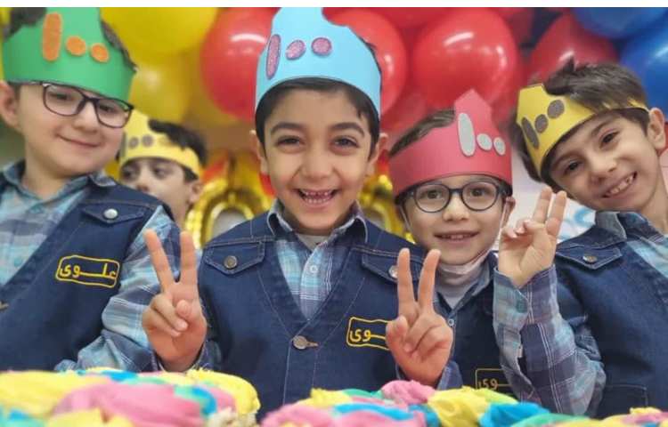 جشن با شکوه یادگیری عدد 100 دانش آموزان پایه دوم 12