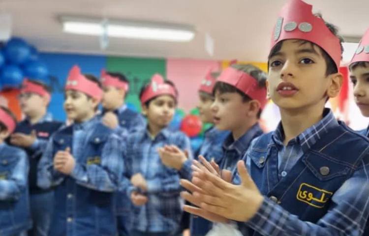 جشن با شکوه یادگیری عدد 100 دانش آموزان پایه دوم 13