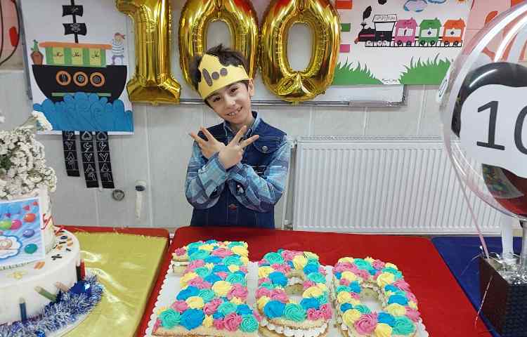 جشن با شکوه یادگیری عدد 100 دانش آموزان پایه دوم 35