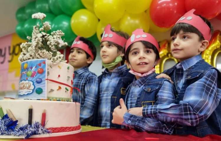 جشن با شکوه یادگیری عدد 100 دانش آموزان پایه دوم 6