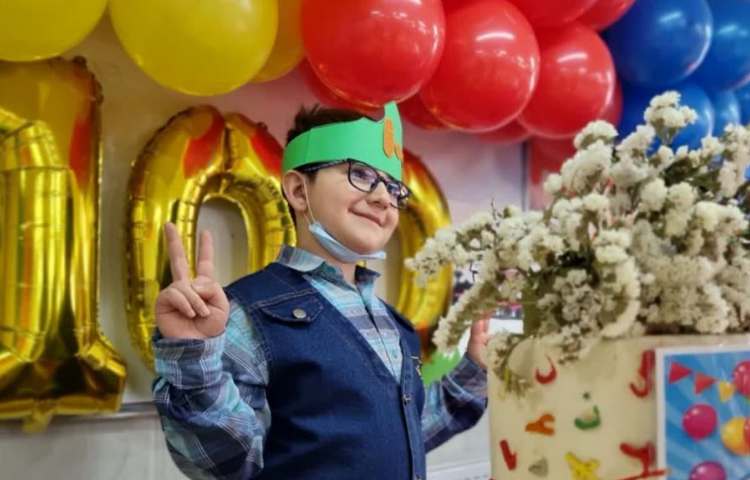 جشن با شکوه یادگیری عدد 100 دانش آموزان پایه دوم 8