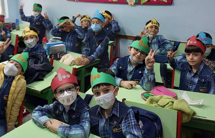 جشن با شکوه 100 دانش آموزان پایه دوم دبستان 1