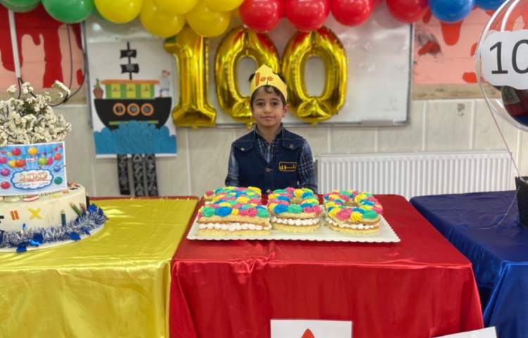 جشن با شکوه 100 دانش آموزان پایه دوم دبستان 10
