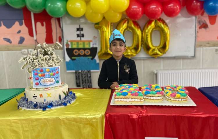 جشن با شکوه 100 دانش آموزان پایه دوم دبستان 11