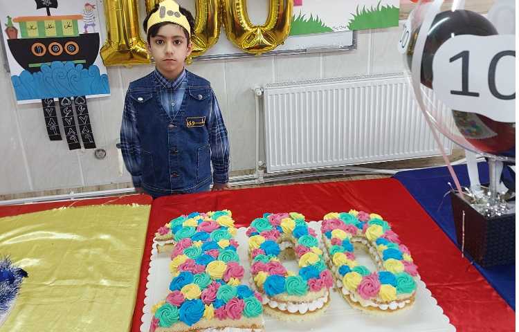 جشن با شکوه 100 دانش آموزان پایه دوم دبستان 15