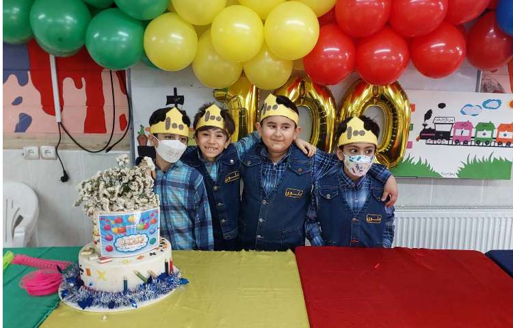 جشن با شکوه 100 دانش آموزان پایه دوم دبستان 2