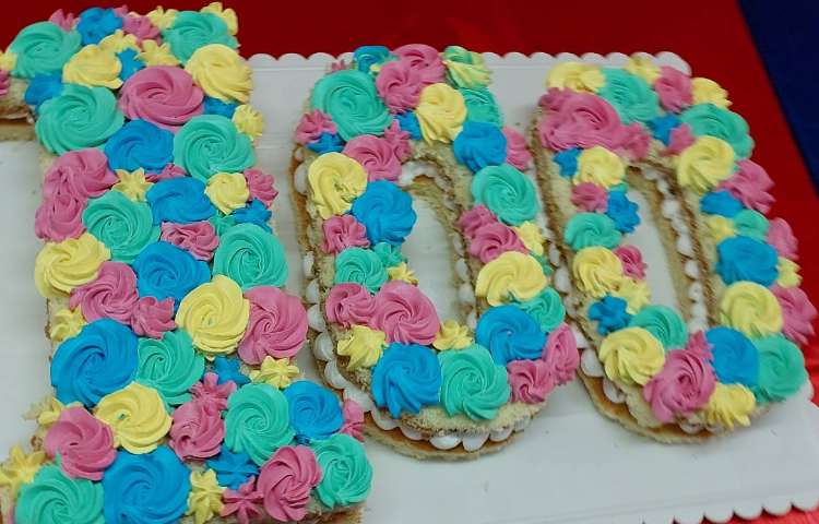 جشن با شکوه 100 دانش آموزان پایه دوم دبستان 3